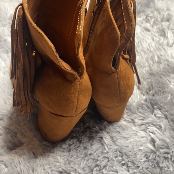 Big Buddha Brown Camel Faux Suede Fringe Open Toe Ankle Heel Booties Size 9 - Picture 7 of 12